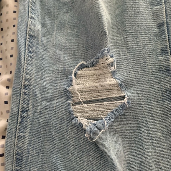 ARDENE baggy high rise 90’s jeans with holes - Picture 4 of 6